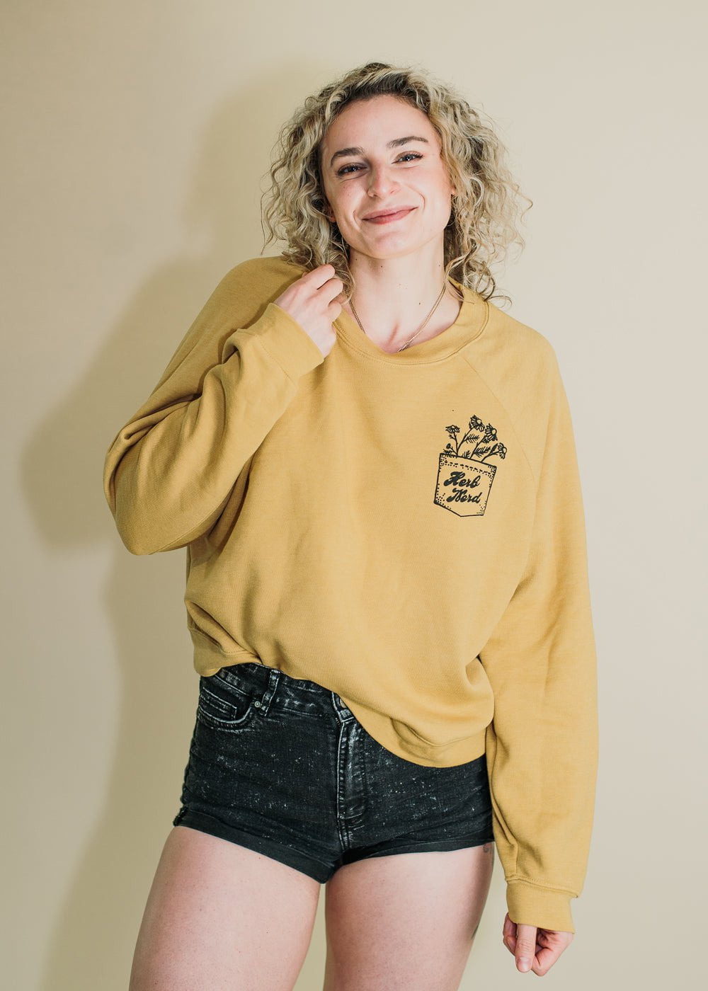 Herb Nerd - Vintaged Cropped Raglan Fleece in Chamomile